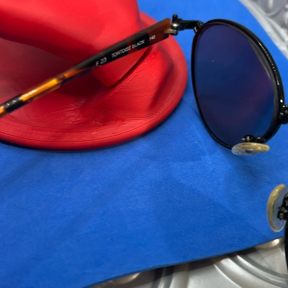 - Fantastic Fendi Sunglasses lenses need to be replaced preowned‎